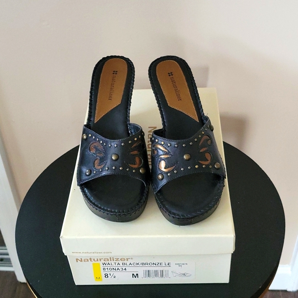 Black Wedge